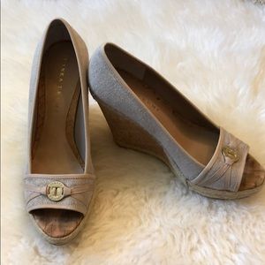 Ivanka Trump Wedges Size 8